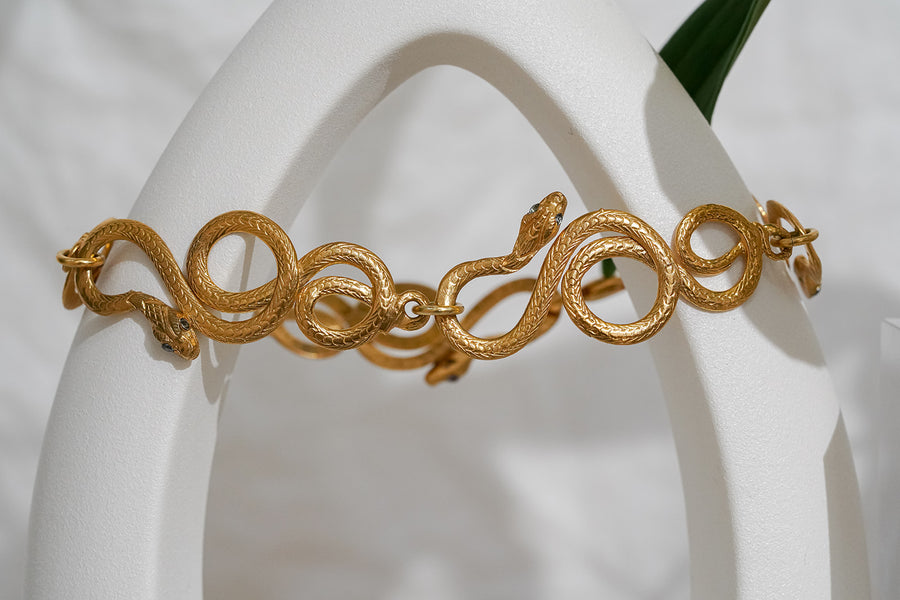 The Ouroboros Collar